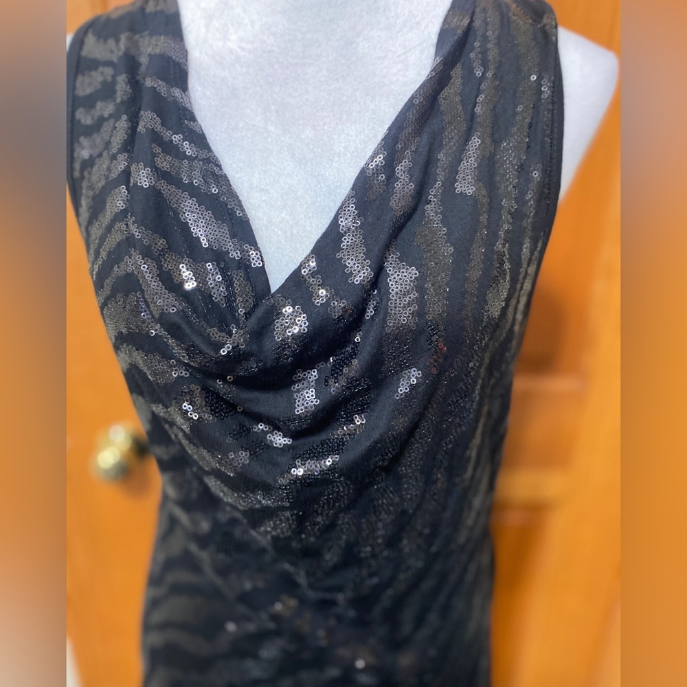 Sequined Embellished Tank Top - Picture 2 of 4